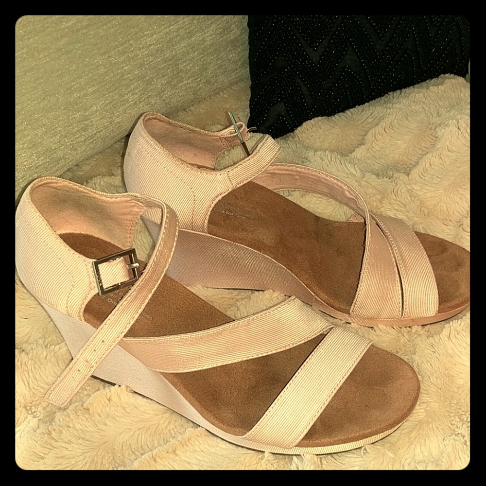 Toms blush wedges